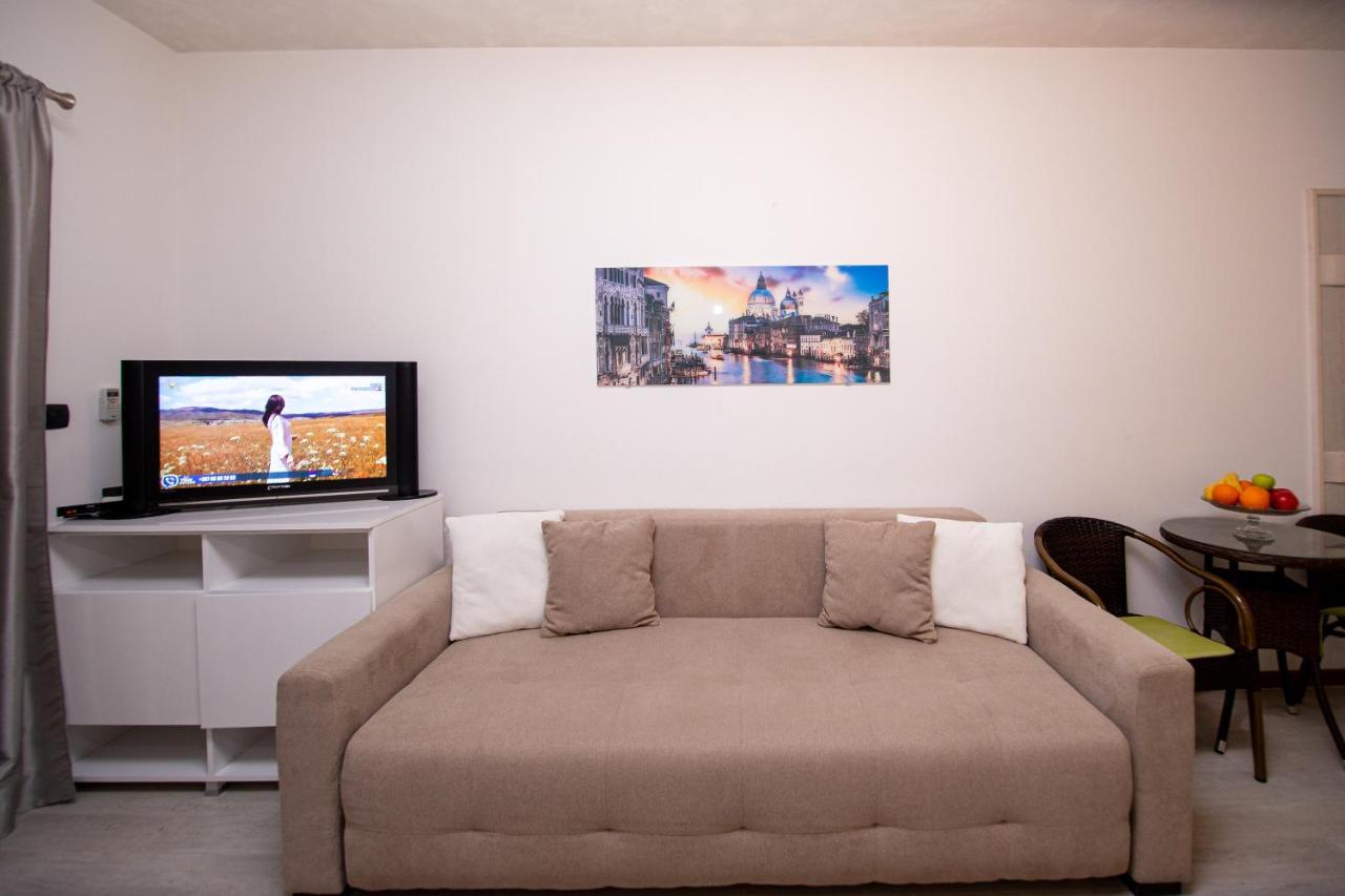 Apartment Studio Premier ラファイロヴィチ エクステリア 写真